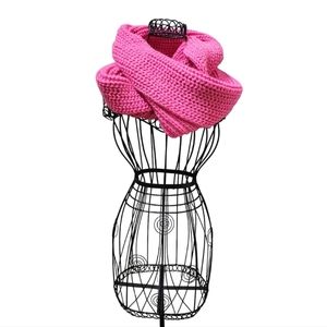 NWT Abercrombie & Fitch Women's Pink Knitted Crocheted Infinity Scarf